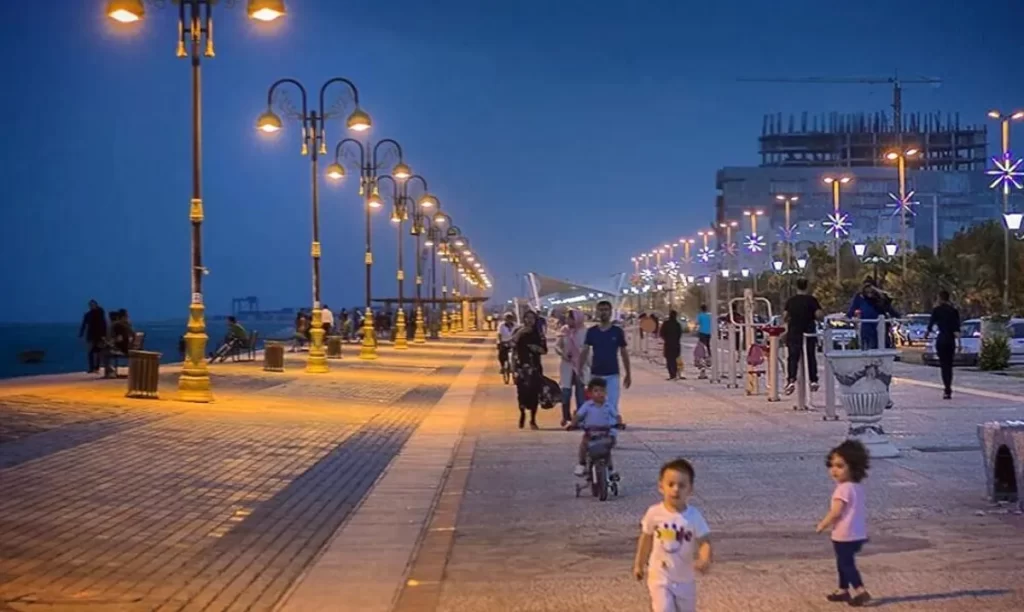 خیابان ساحلی بوشهر در شب