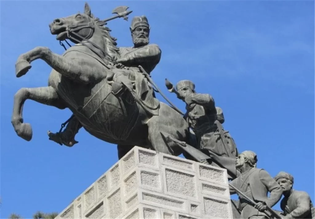 آرامگاه نادرشاه افشار در کدام شهر است؟
