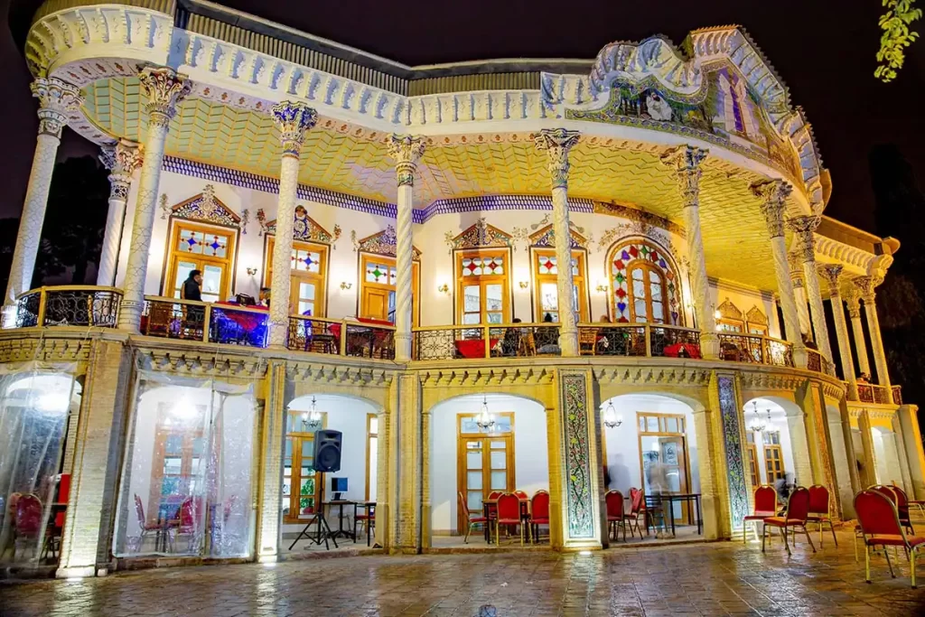 عمارت شاپوری شیراز کجاست؟