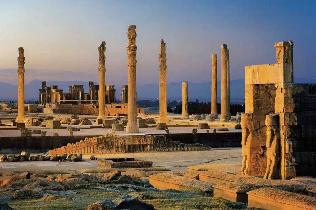 تخت جمشید چندسال قدمت دارد