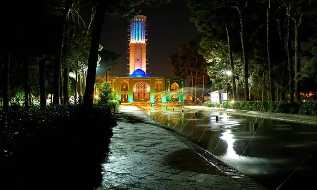 باغ دولتآباد یزد در شب