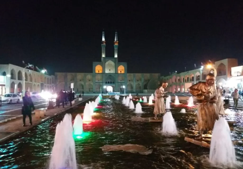 میدان امیرچخماق یزد در شب