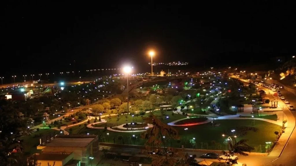 پارک کوهستان یزد در شب