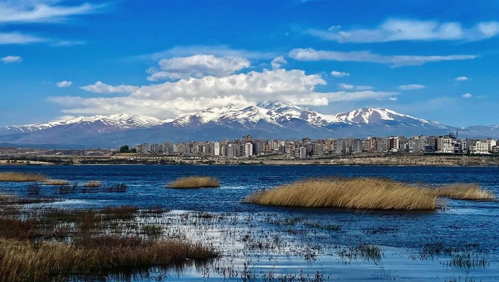 شورابیل اردبیل کجاست؟ نگین نیلگون در قلب شهر