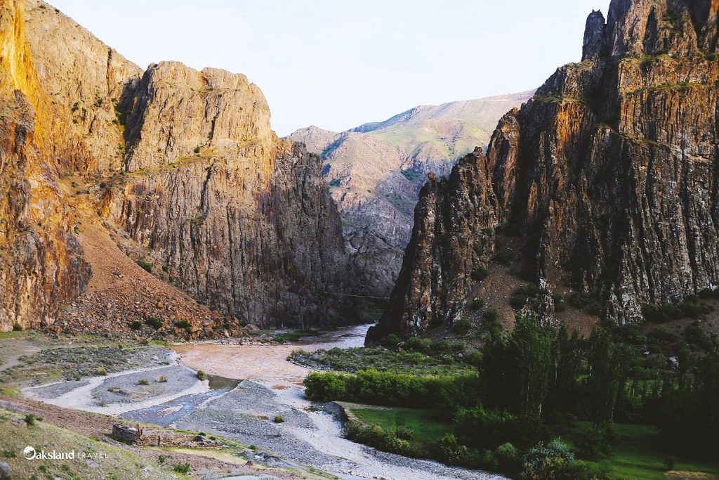 اردبیل چطور شهری است؟ راهنمای کامل آب و هوا، جاذبهها و سفر به این شهر تاریخی